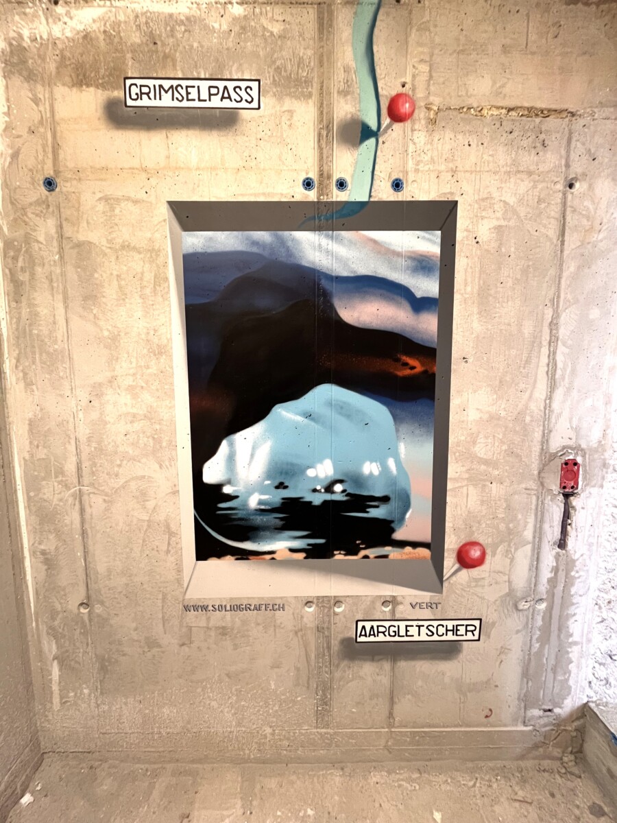 Aargletscher auf Wand aus Sichtbeton